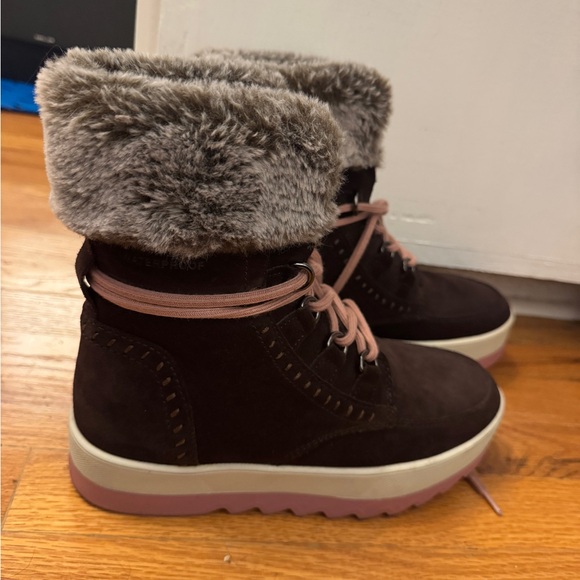 Cougar Vanetta Faux Fur Trim Waterproof Boot - Picture 5 of 5